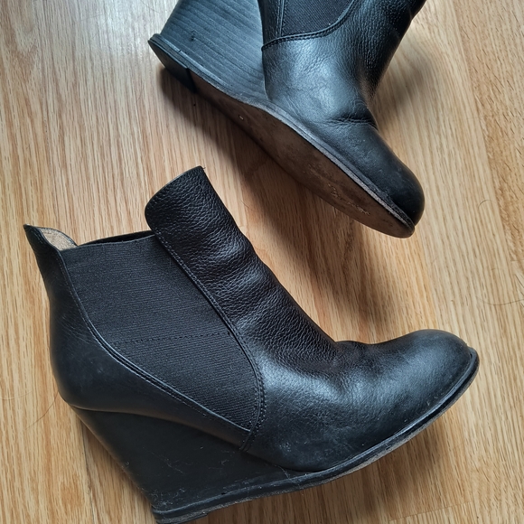 Black Wedge Boots - Picture 5 of 7